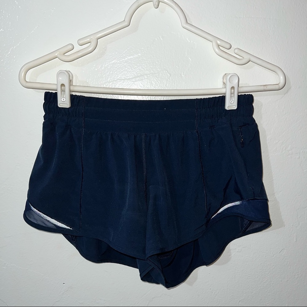 lululemon hotty hot shorts 2.5”
